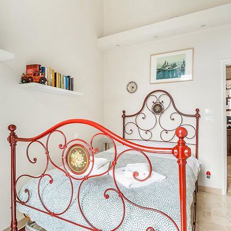 Bright Apartment With Private Garden And Balcony Florenţa Exterior foto