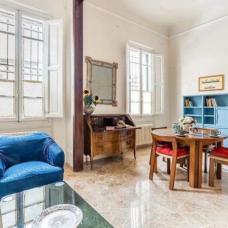 Bright Apartment With Private Garden And Balcony Florenţa Exterior foto