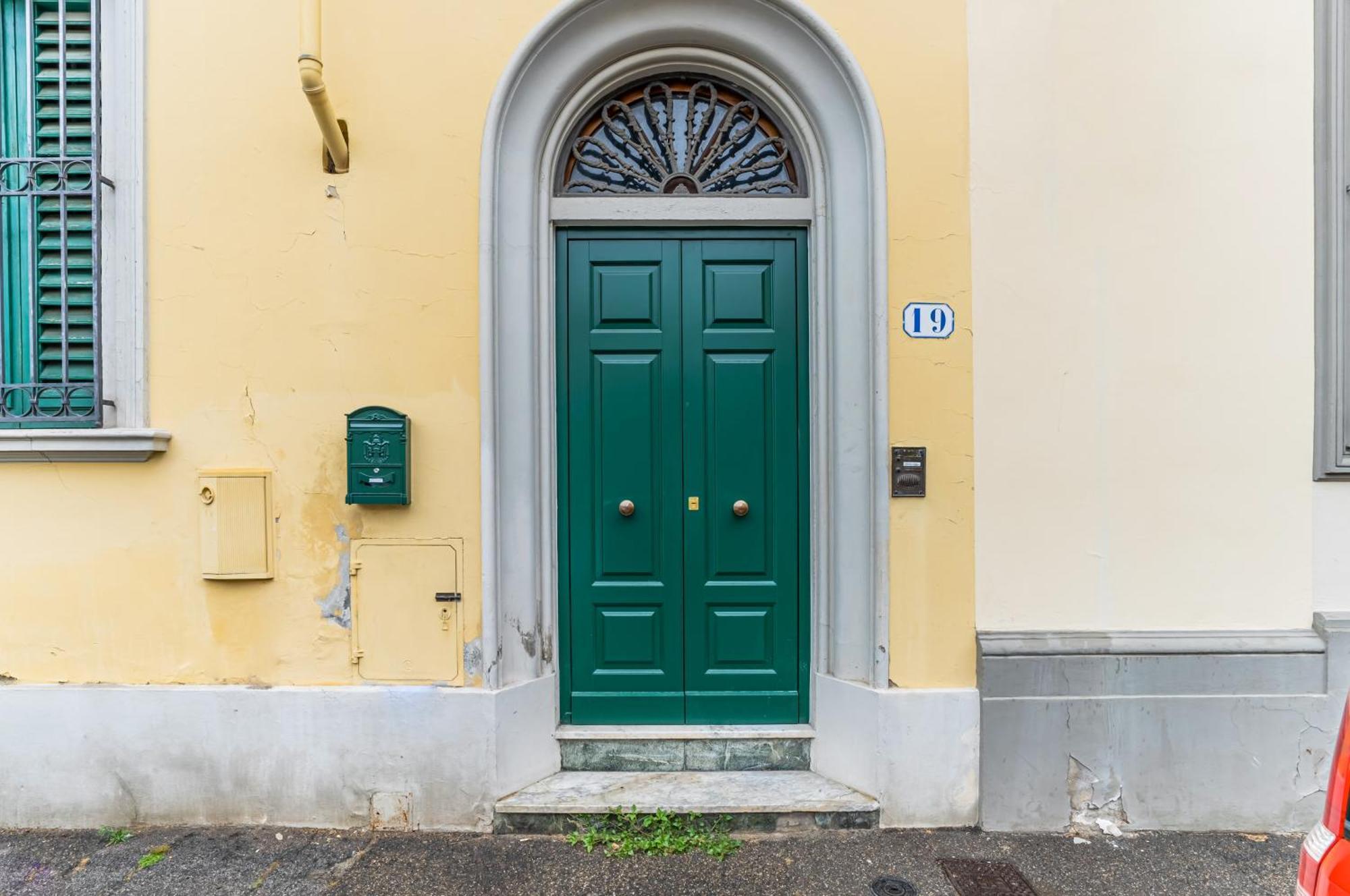 Bright Apartment With Private Garden And Balcony Florenţa Exterior foto