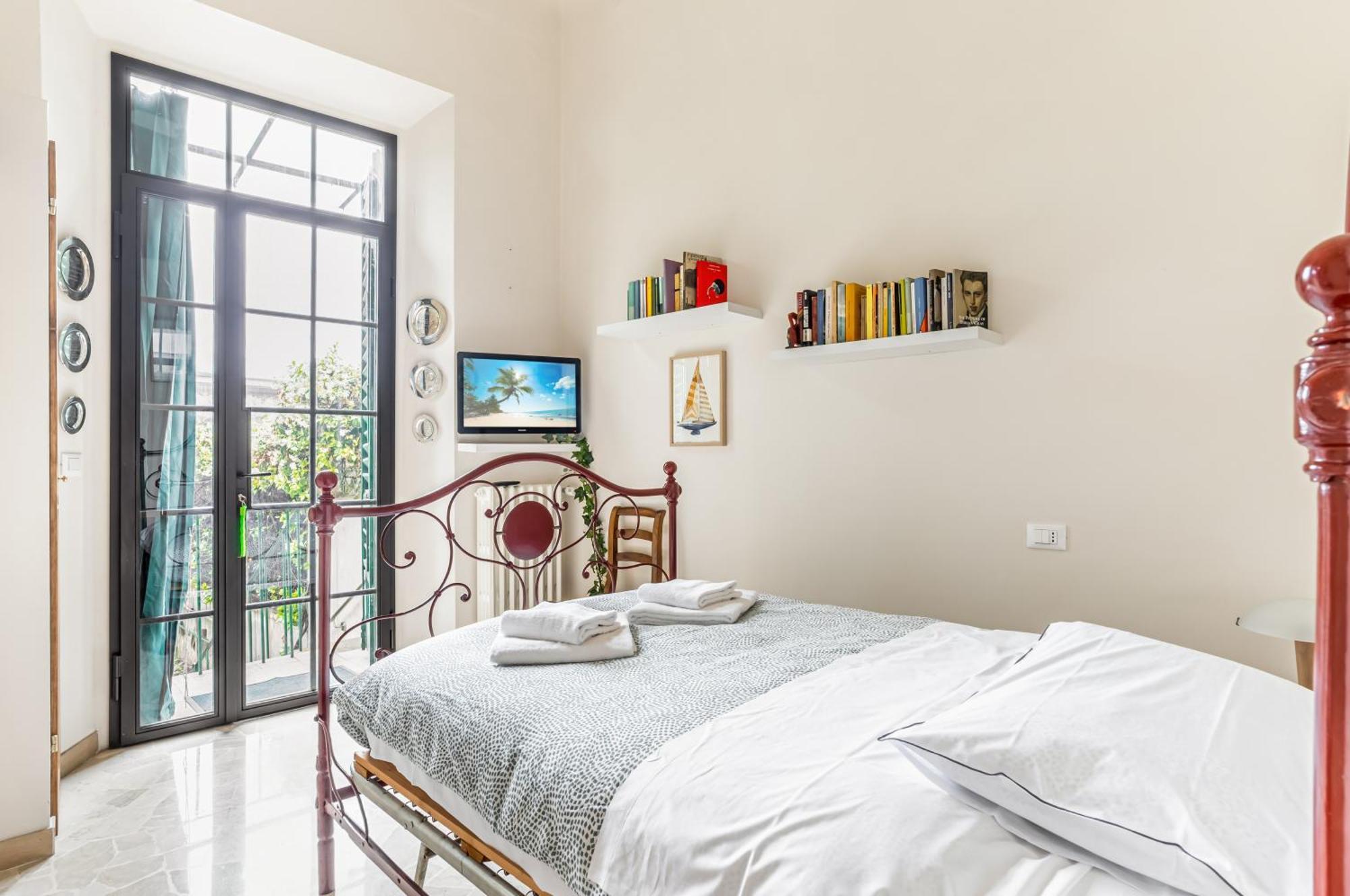 Bright Apartment With Private Garden And Balcony Florenţa Exterior foto