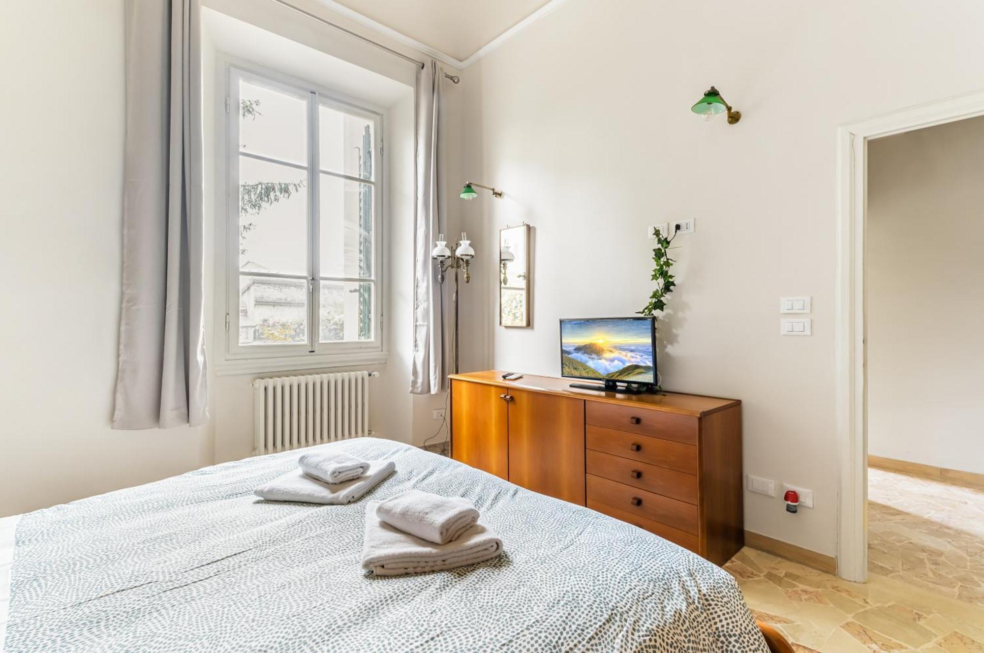 Bright Apartment With Private Garden And Balcony Florenţa Exterior foto