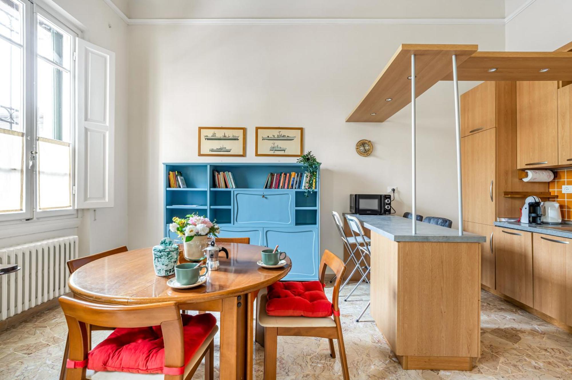 Bright Apartment With Private Garden And Balcony Florenţa Exterior foto
